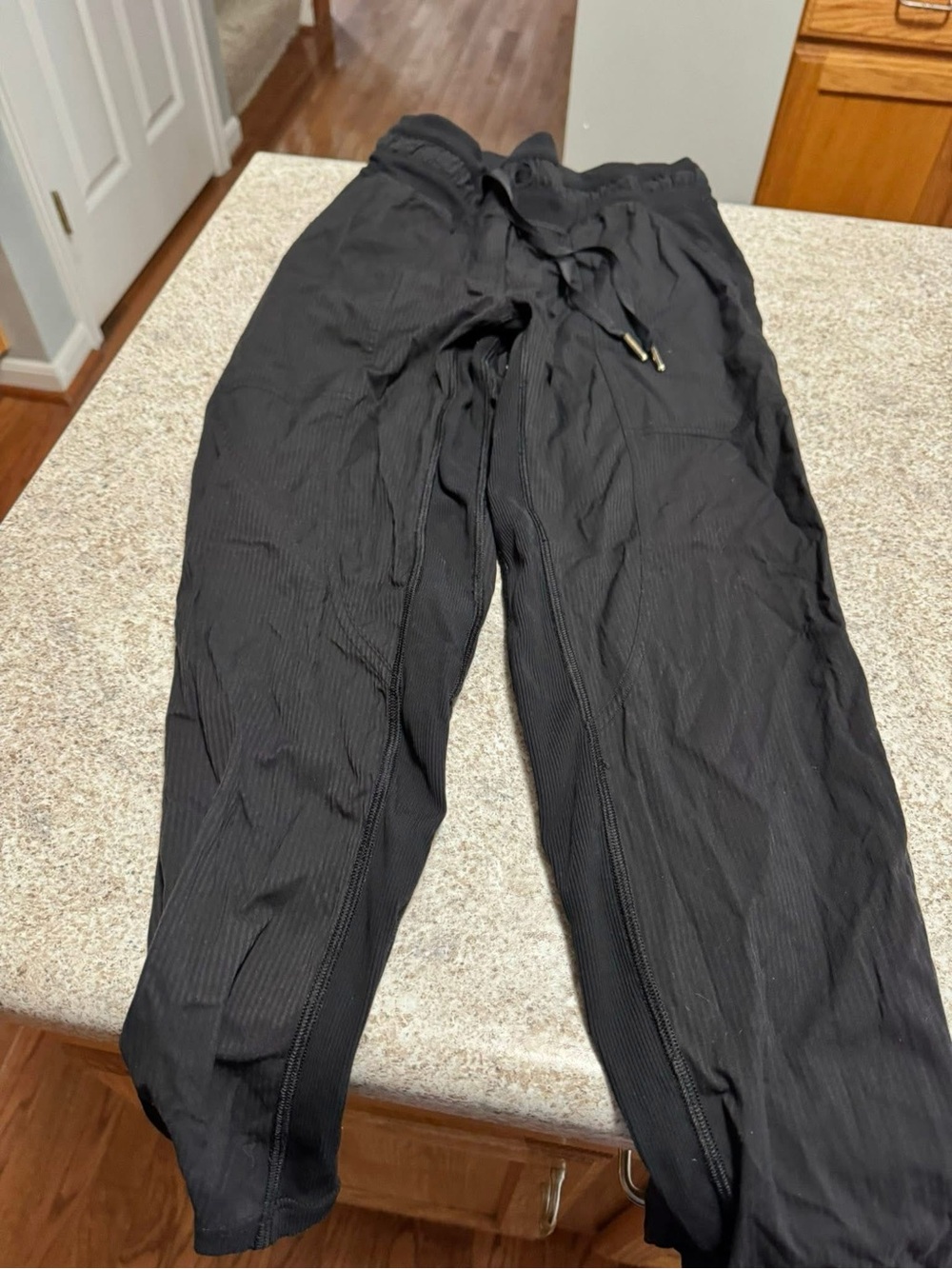 Lululemon women’s Dance studio pants Crop- Size 0 EUC Black